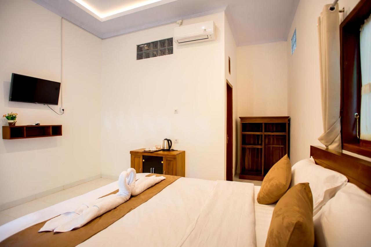 The Puncak Santhi Inn Batununggul Exterior photo